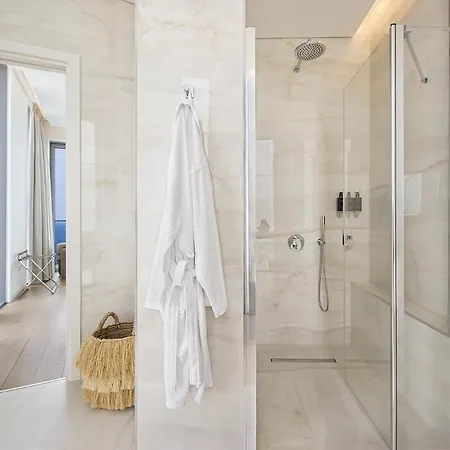 Apartment Trilogy Seafront *