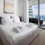 Trilogy Seafront Apartamento